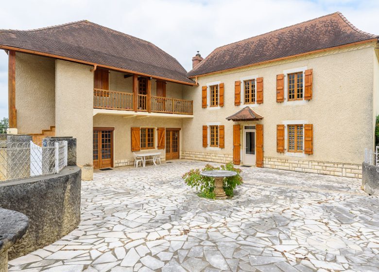 53110551  – Maison – 8 pièces à MALAUSSANNE