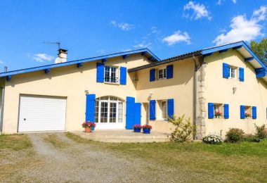 52434781  – Maison – 9 pièces à PEYREHORADE