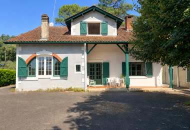 53138380  – Maison – 7 pièces à VERT