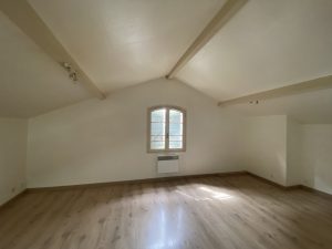 53151100  – Appartement – 1 pièces à ST SEVER