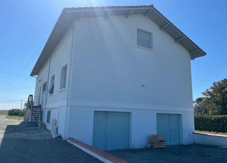 53158554  – Appartement – 5 pièces à OZOURT