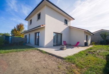 53157771  – Maison – 5 pièces à PARENTIS EN BORN