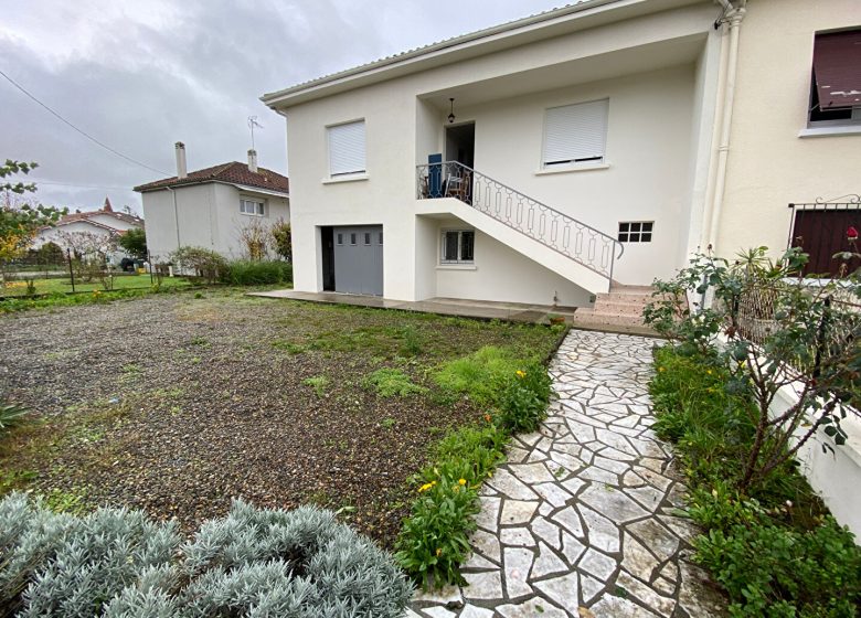 53157881  – Appartement – 4 pièces à AIRE SUR L ADOUR