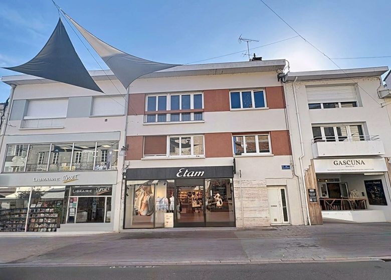 53159857  – Maison – 9 pièces à MONT DE MARSAN