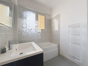 53159857  – Maison – 9 pièces à MONT DE MARSAN