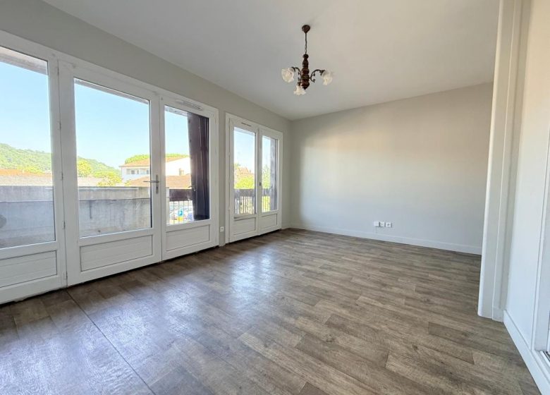 53162291  – Appartement – 3 pièces à AIRE SUR L ADOUR