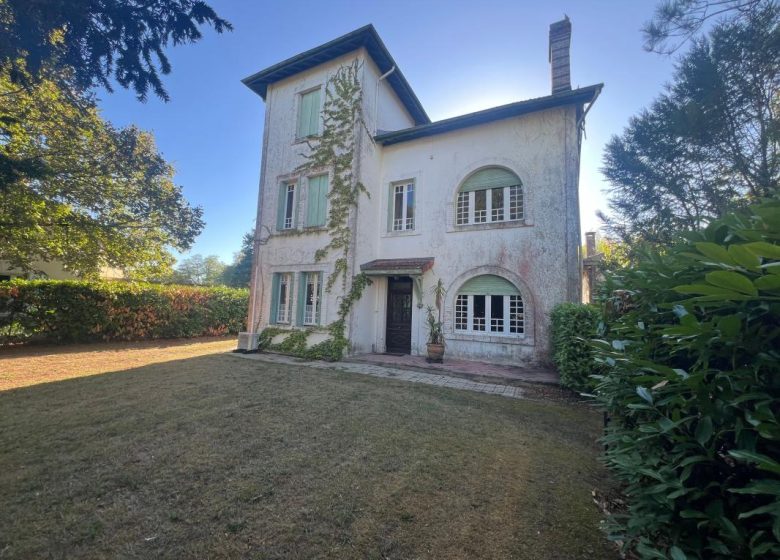 53164046  – Maison – 10 pièces à LUGLON