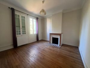53164046  – Maison – 10 pièces à LUGLON