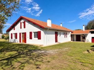 53167404  – Maison – 7 pièces à PEYREHORADE