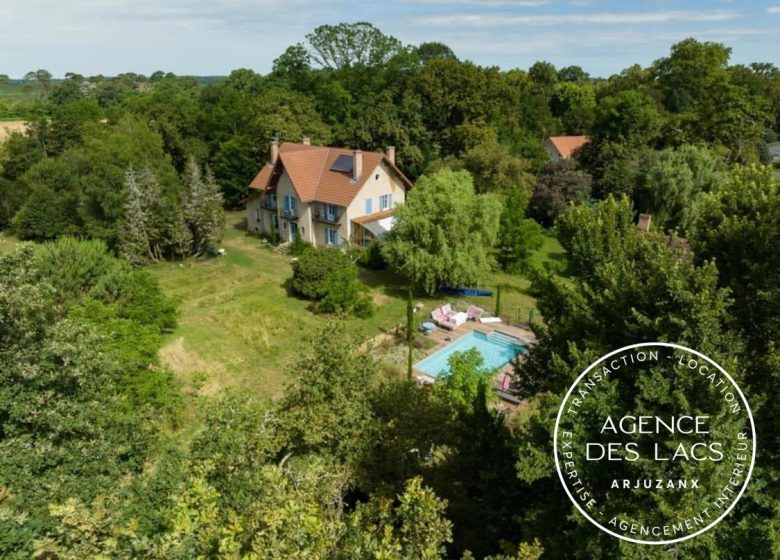 53193952  – Maison – 12 pièces à ARENGOSSE