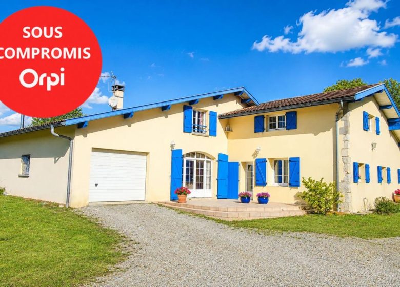 52434781  – Maison – 9 pièces à PEYREHORADE