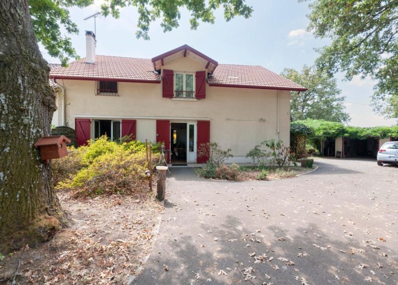 53204825  – Maison – 7 pièces à ST PIERRE DU MONT