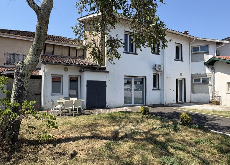 53206981  – Maison – 7 pièces à PONTONX SUR L ADOUR