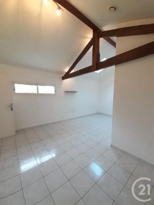 53209005  – Appartement – 2 pièces à USTARITZ
