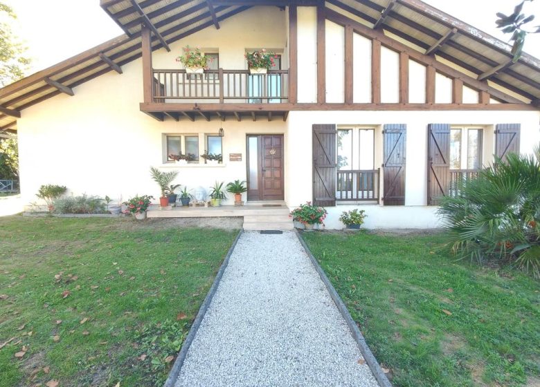 53214389  – Maison – 6 pièces à MEILHAN
